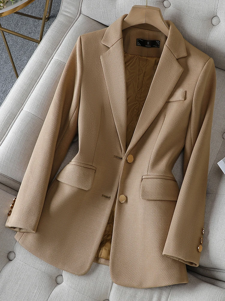 سترة نسائية عصرية باللون الأخض - مراجعة Women Formal Wear With Black Blazer وسعره